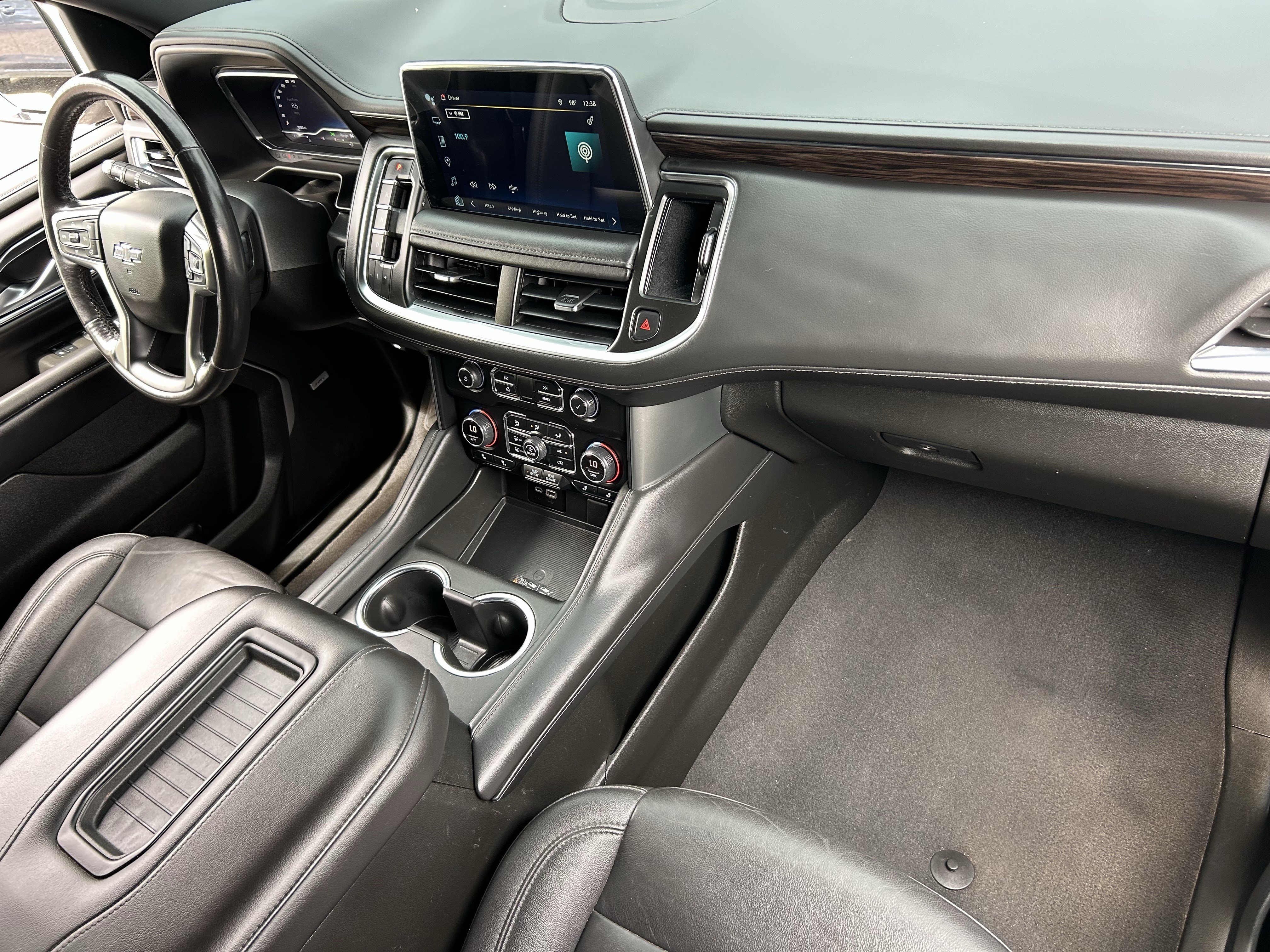 Used 2022 Chevrolet Tahoe Z71 w/ Luxury Package AWD/4WD image 10