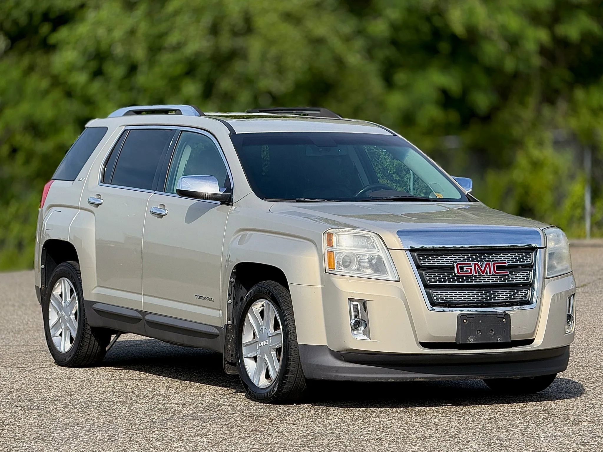 Used 2011 GMC Terrain SLT FWD image 1