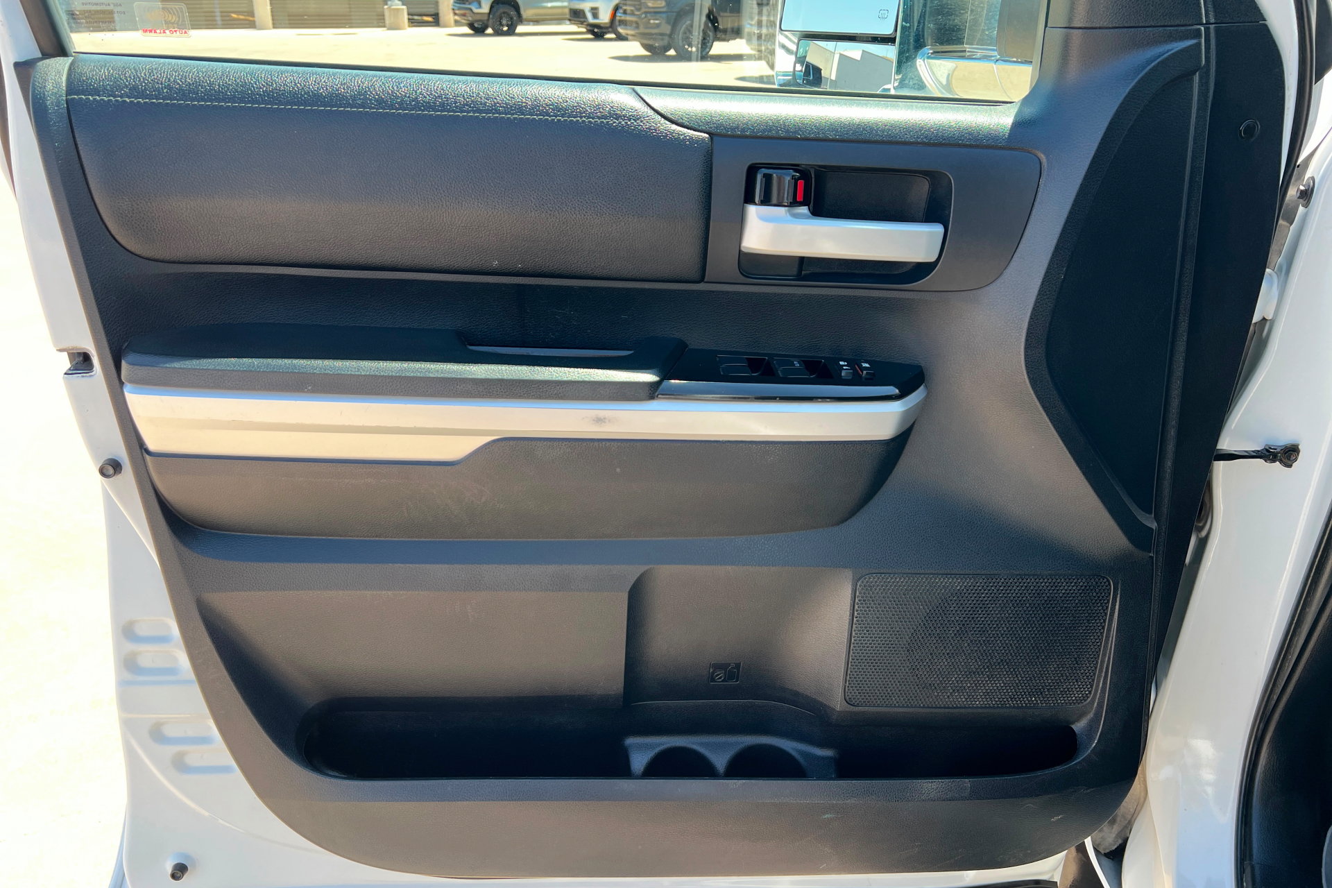 Used 2014 Toyota Tundra SR5 w/ TRD Off Road Package AWD/4WD image 15