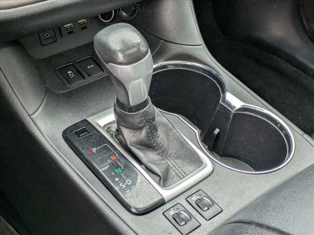 Used 2019 Toyota Highlander XLE FWD image 12
