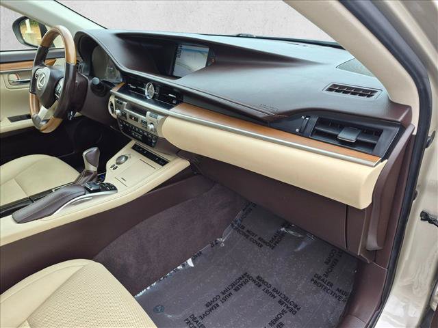 Used 2018 Lexus ES 300h w/ Navigation Package FWD image 21