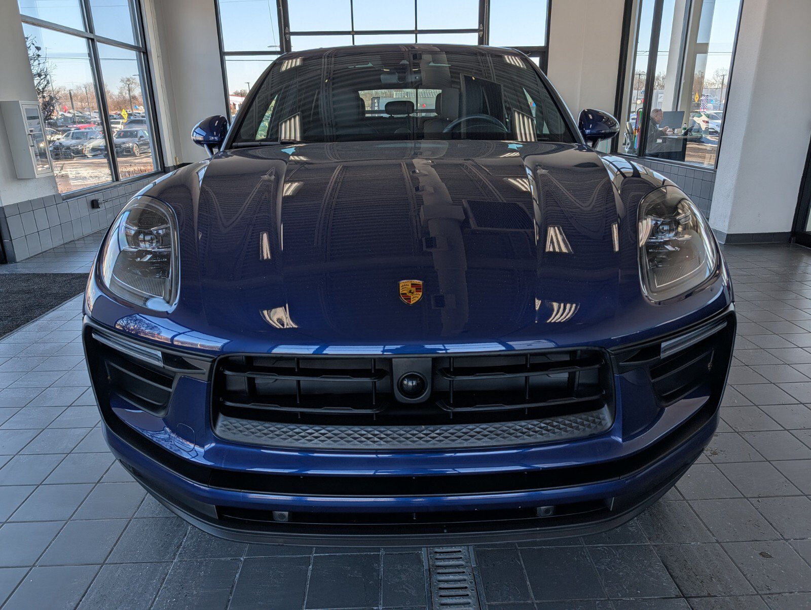Used 2023 Porsche Macan Turbo AWD/4WD image 6