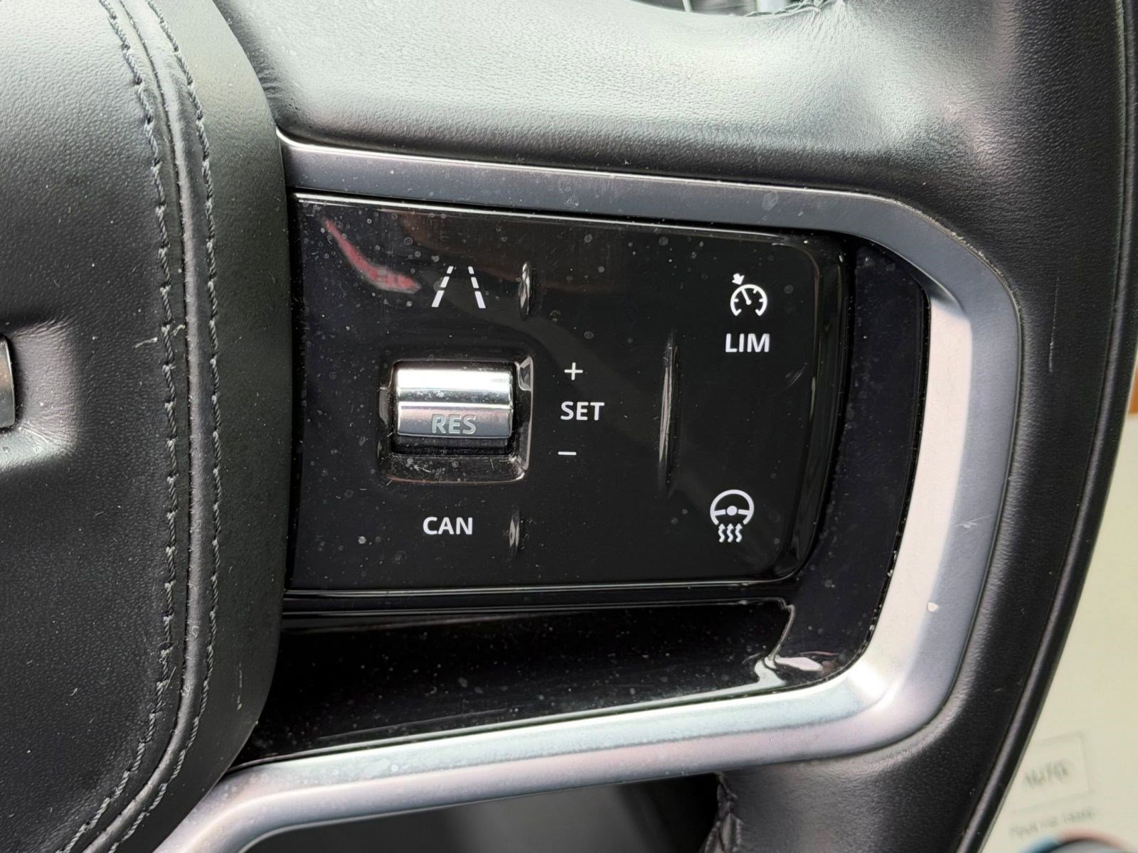 Used 2022 Land Rover Range Rover Velar R-Dynamic S image 27