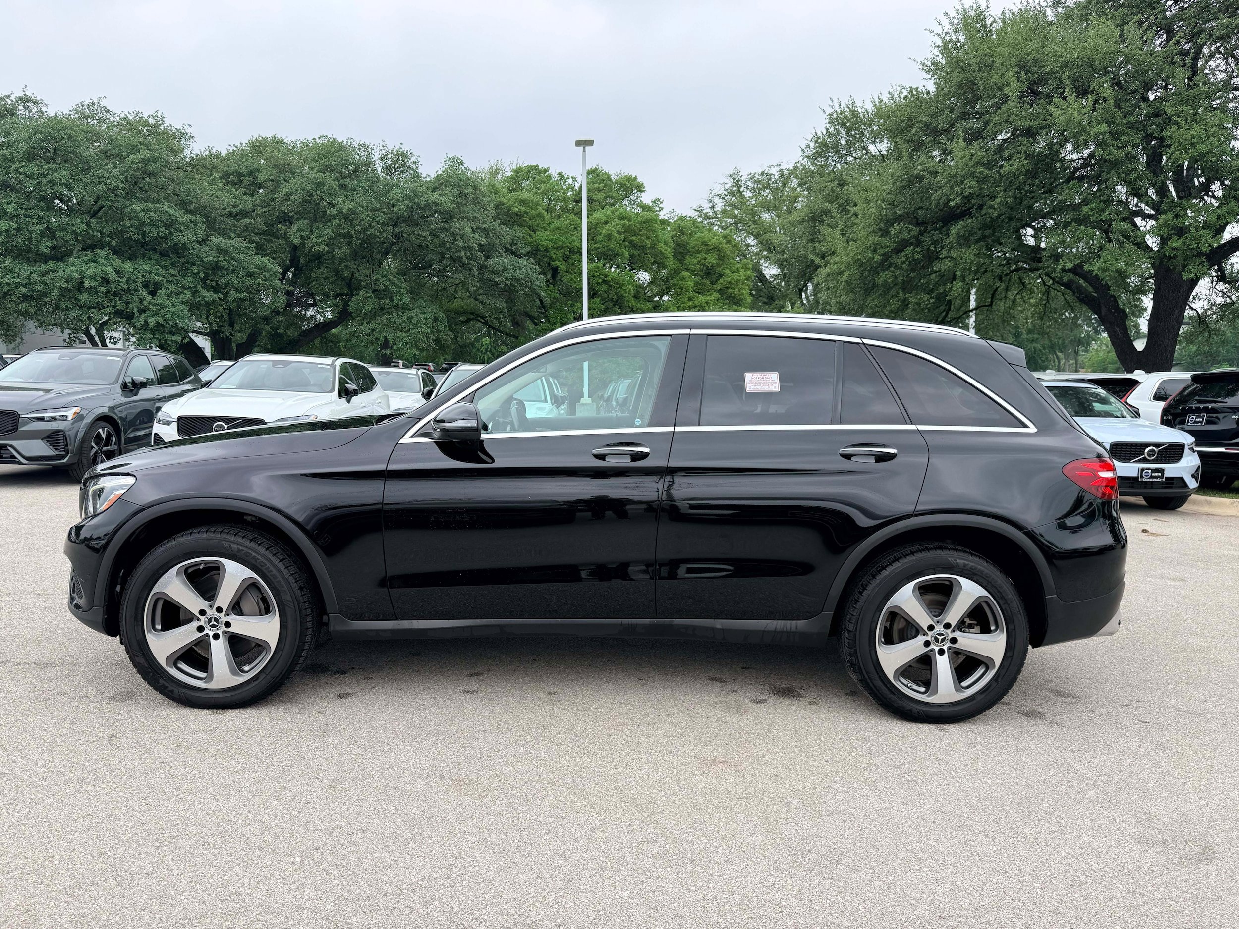 Used 2019 Mercedes-Benz GLC 300 4MATIC image 3