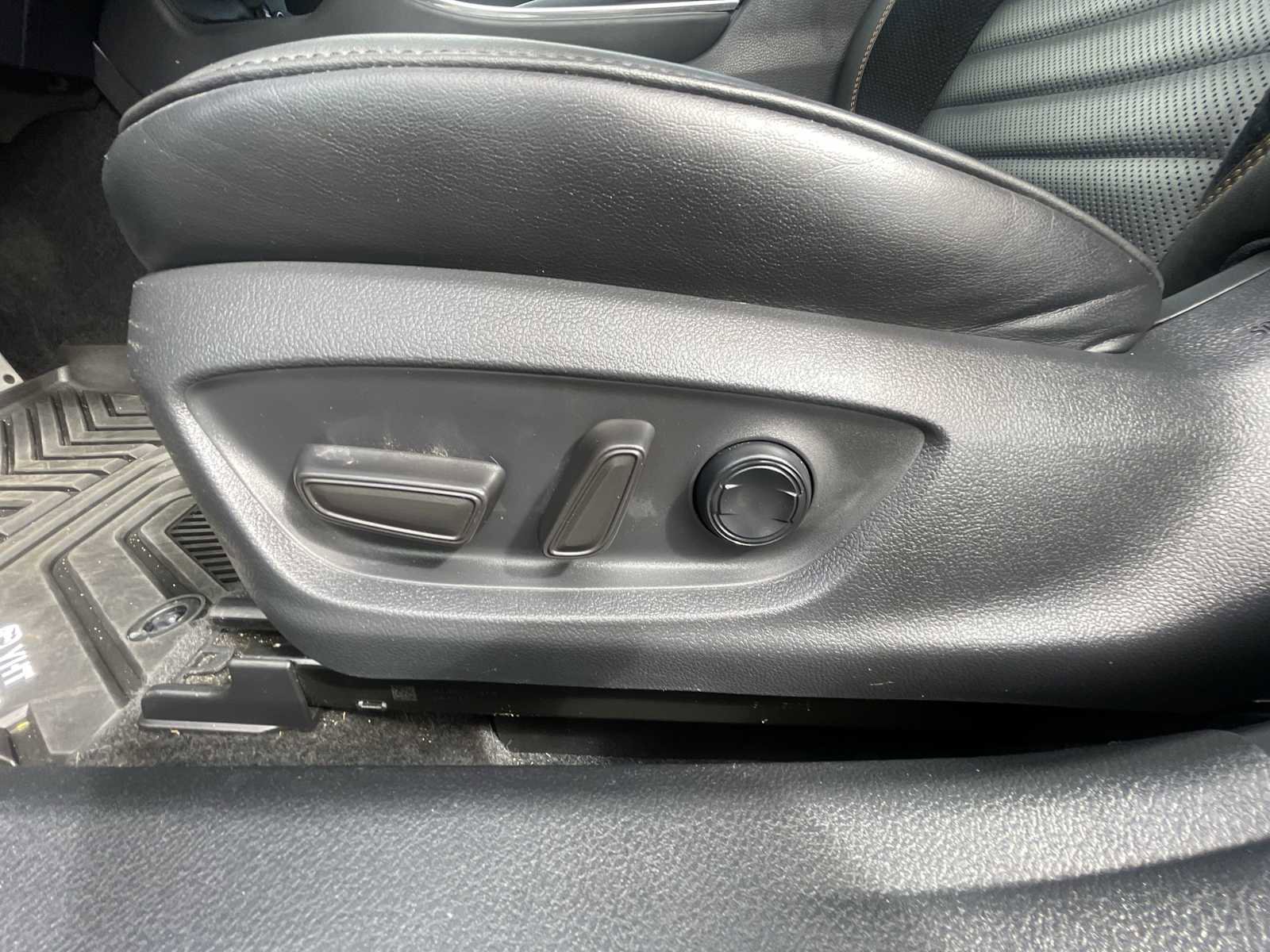 Used 2019 Toyota Avalon XSE w/ Carpet Mat Package image 14