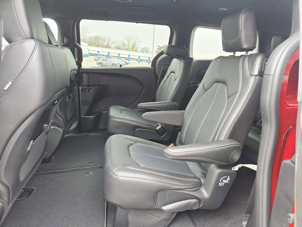 New 2026 Chrysler Pacifica Select image 12