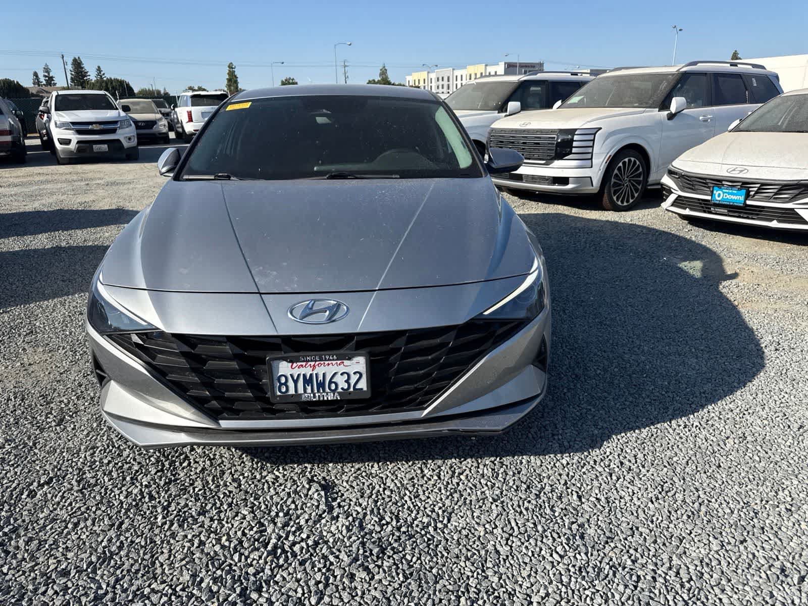 Used 2022 Hyundai Elantra SE w/ Preferred Accessory Package FWD image 2