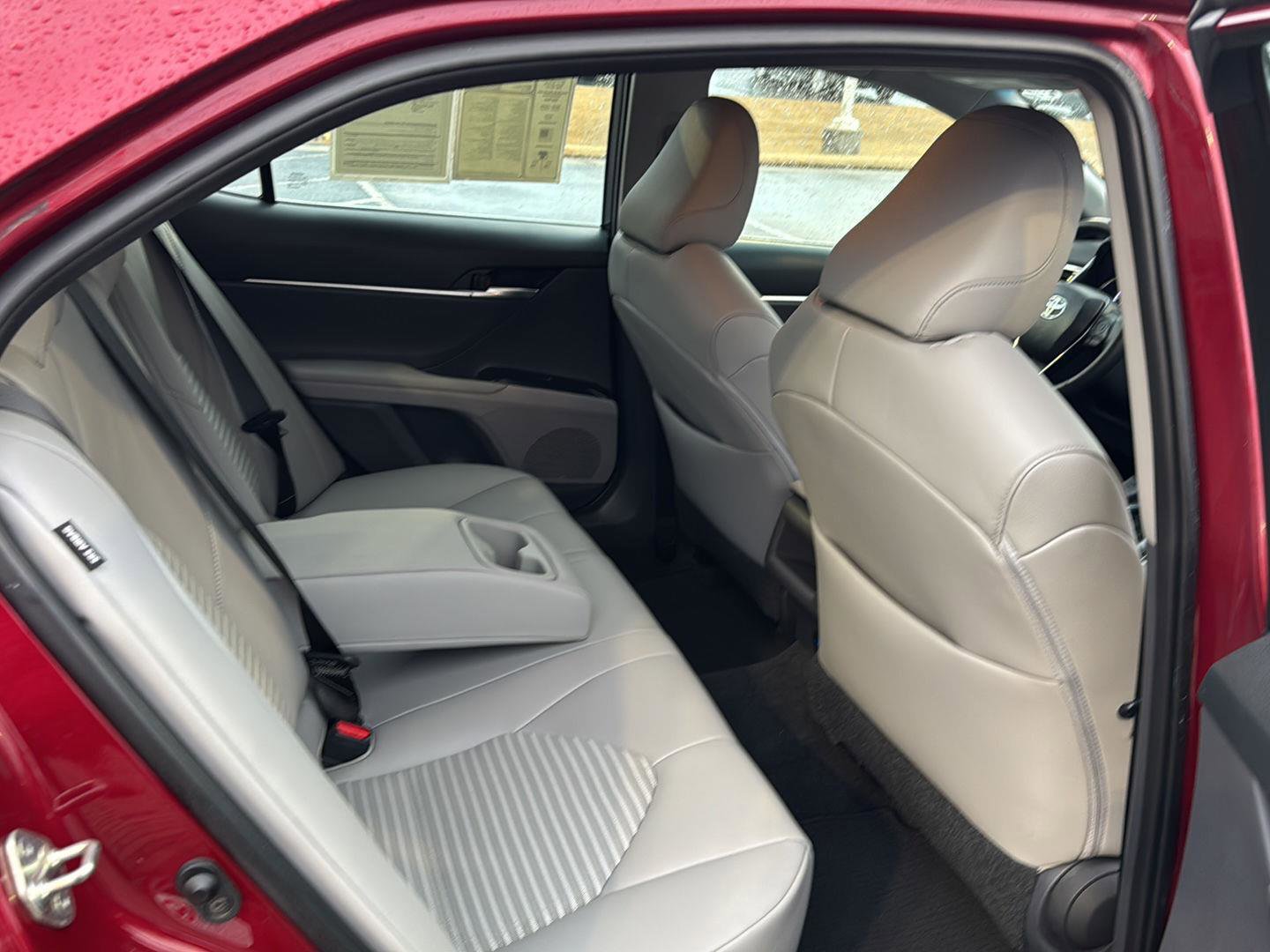 Used 2018 Toyota Camry SE w/ Convenience Package image 11