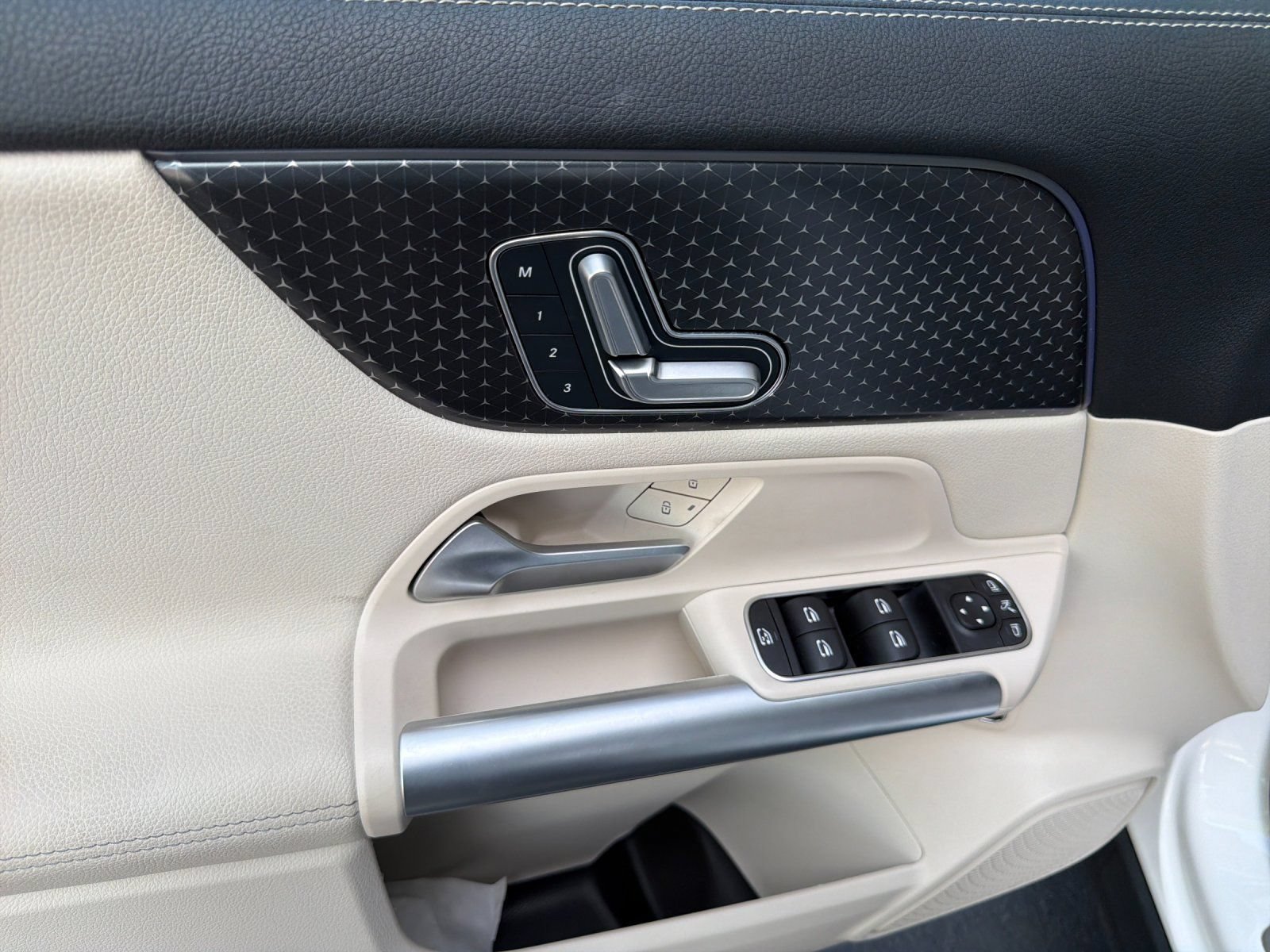 Certified 2025 Mercedes-Benz GLA 250 image 10