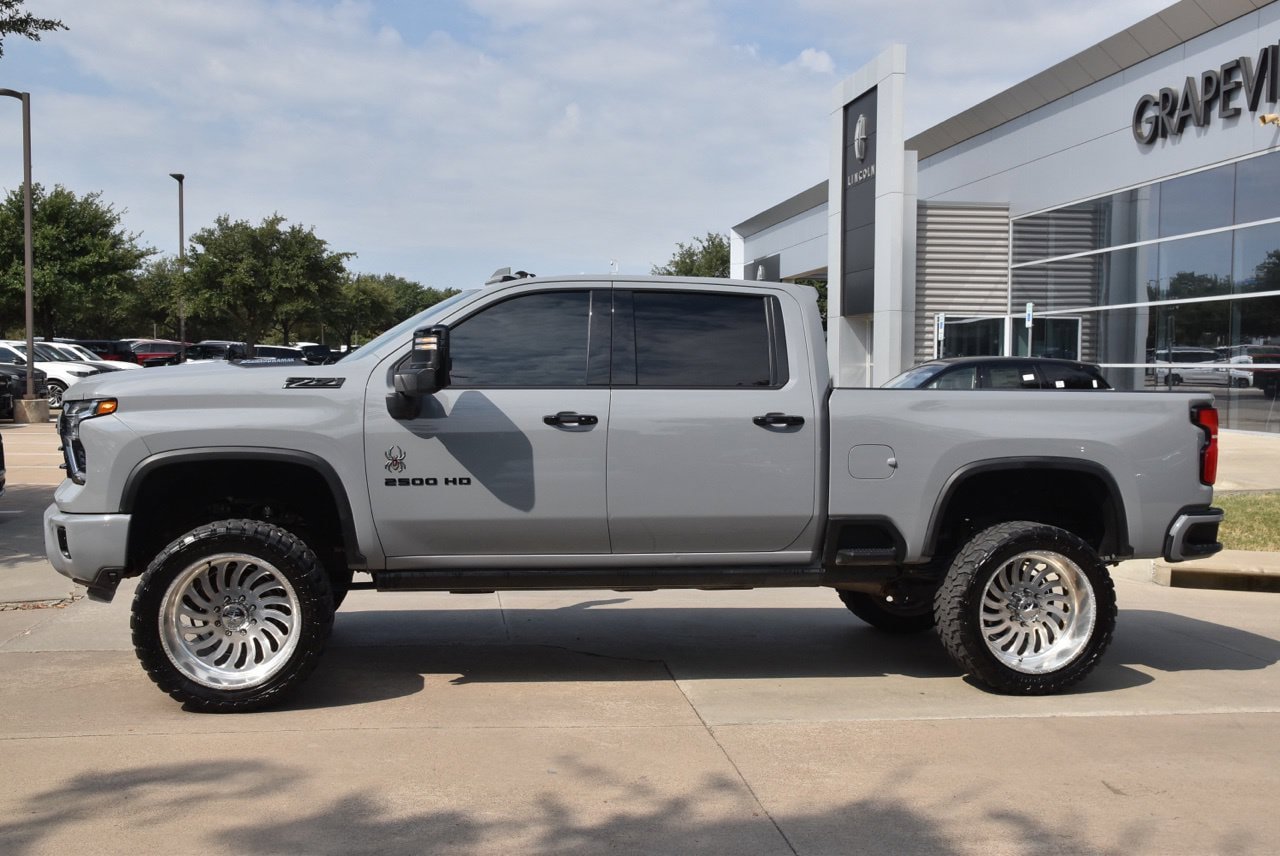 Used 2024 Chevrolet Silverado 2500 LTZ w/ LTZ Plus Package AWD/4WD image 12