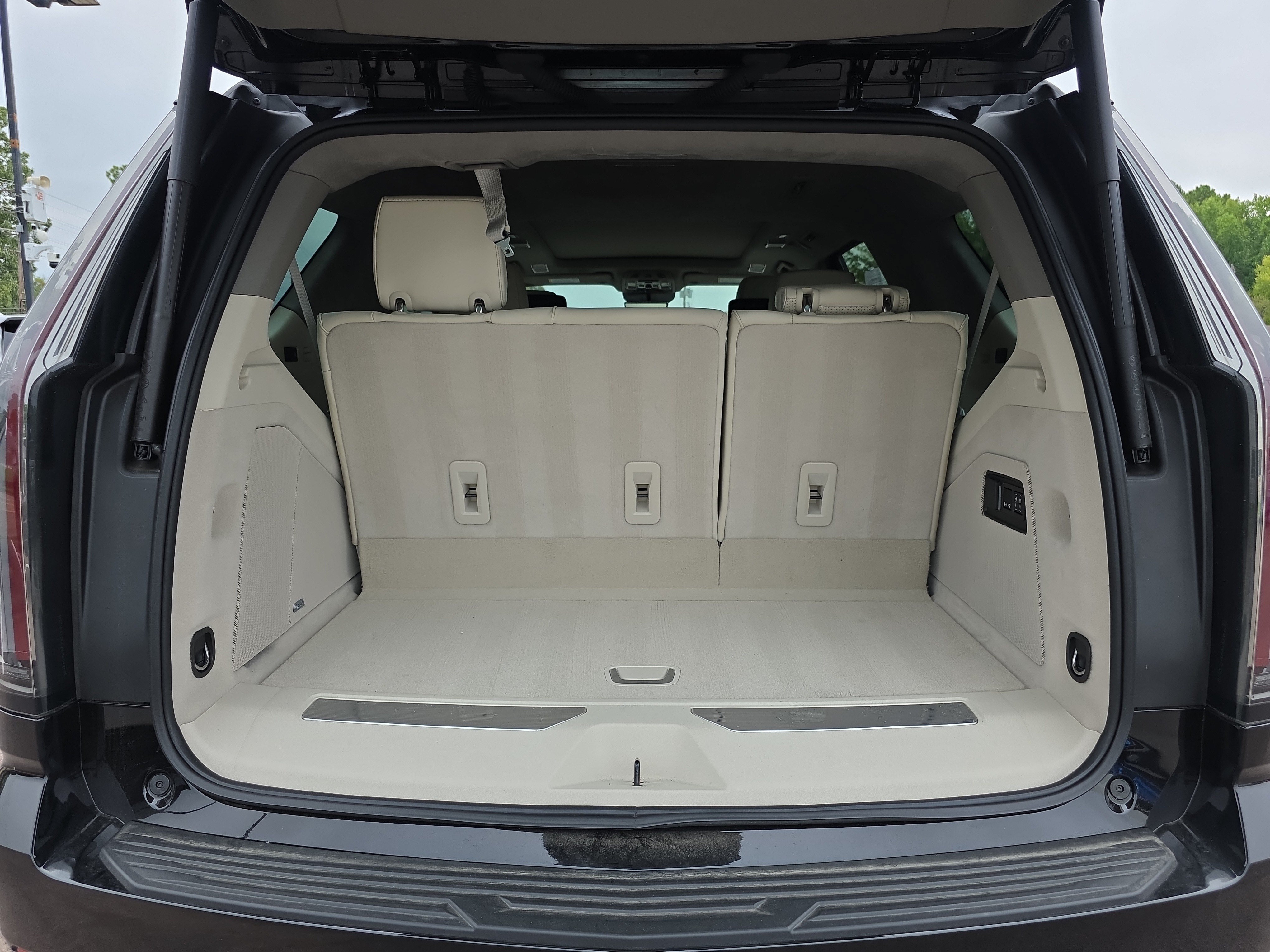 Used 2026 Cadillac Escalade Platinum Sport AWD/4WD image 15