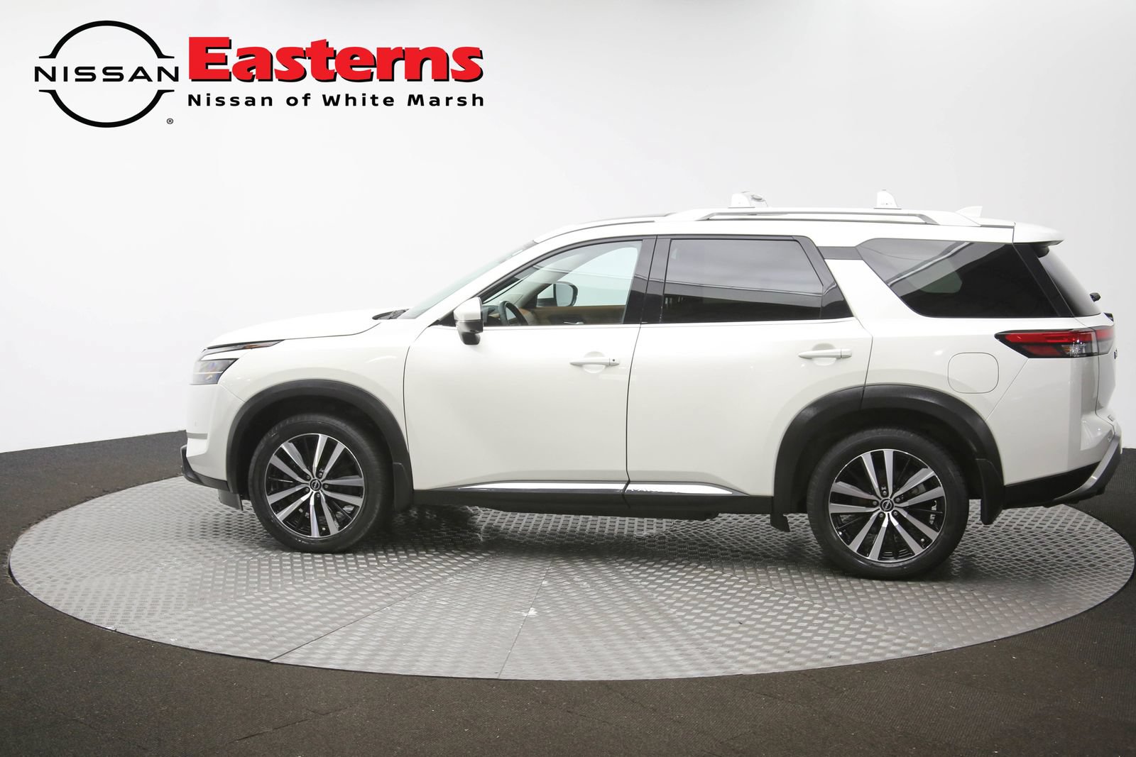 Used 2023 Nissan Pathfinder Platinum AWD/4WD image 64