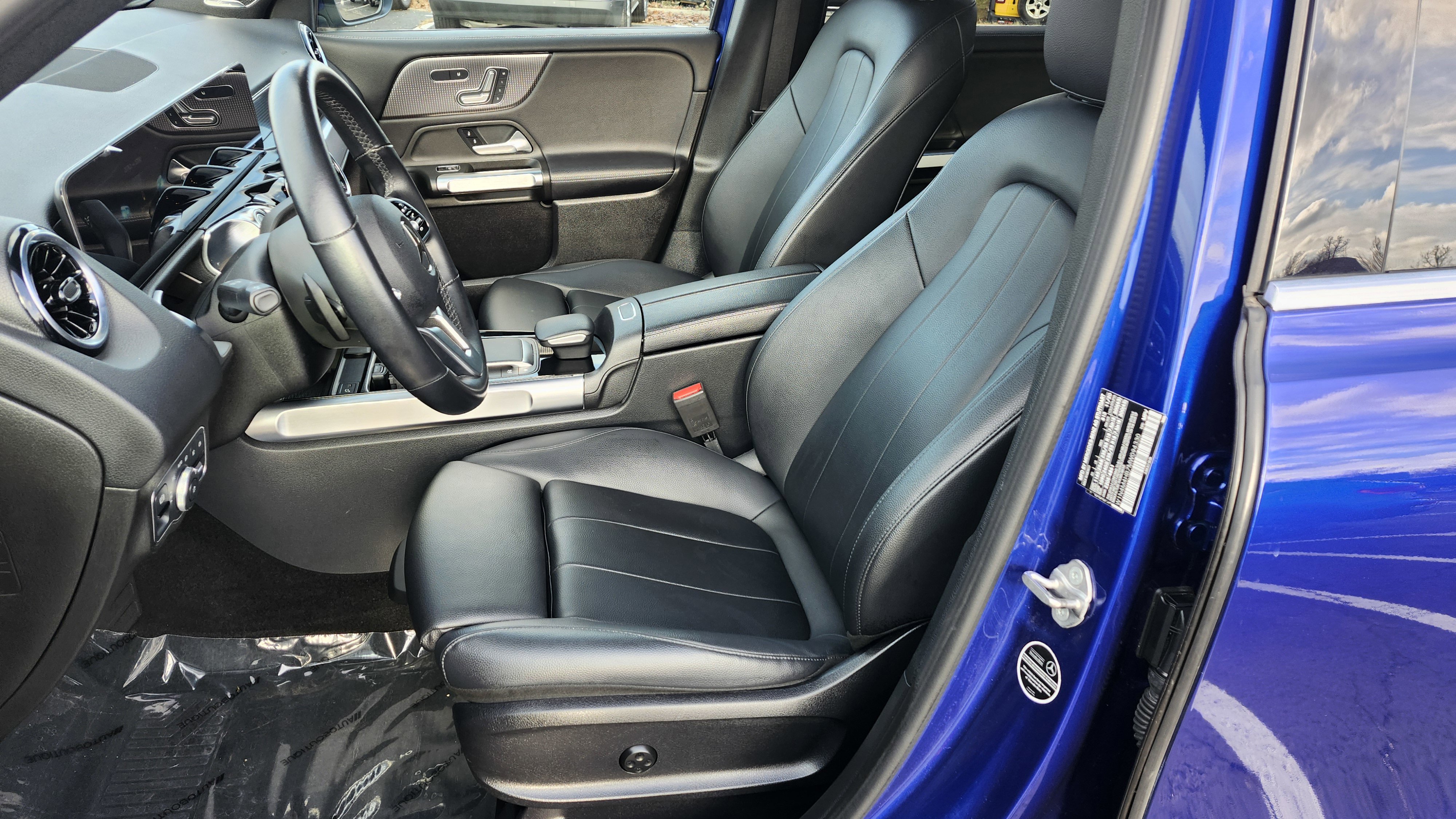 Used 2021 Mercedes-Benz GLB 250 4MATIC image 27