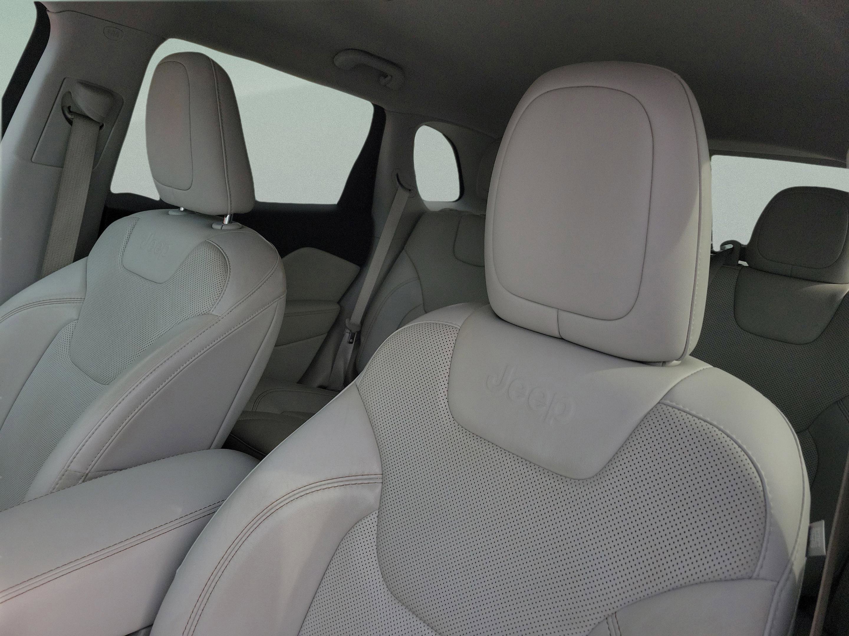 Used 2019 Jeep Cherokee Limited image 13