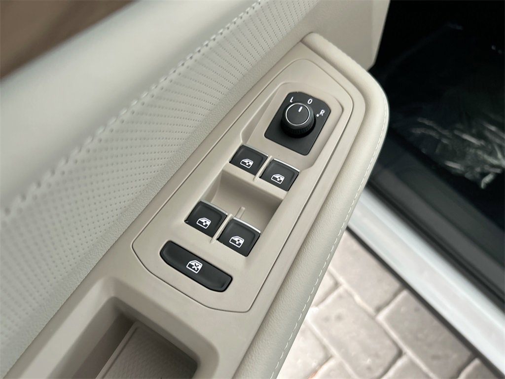 New 2026 Volkswagen Atlas SE image 12