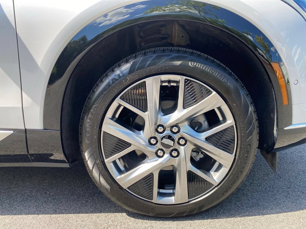 Used 2025 Cadillac Optiq Luxury 2 w/ LPO, Floor Liner Package AWD/4WD image 10