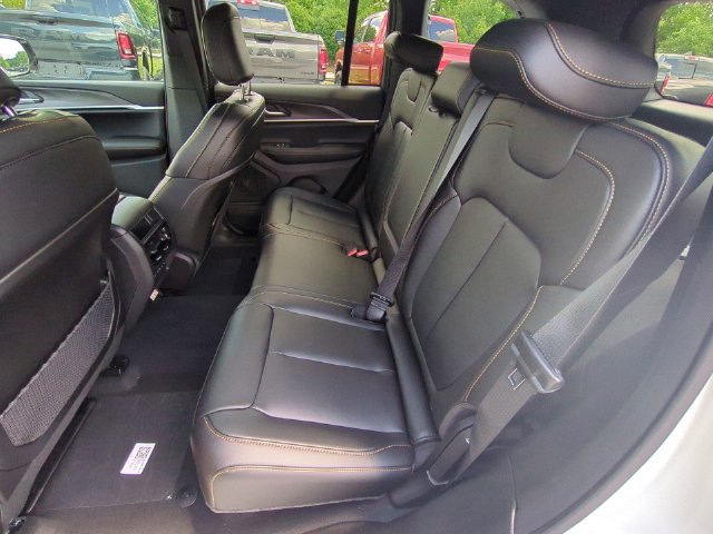 New 2026 Jeep Grand Cherokee Limited AWD/4WD image 32