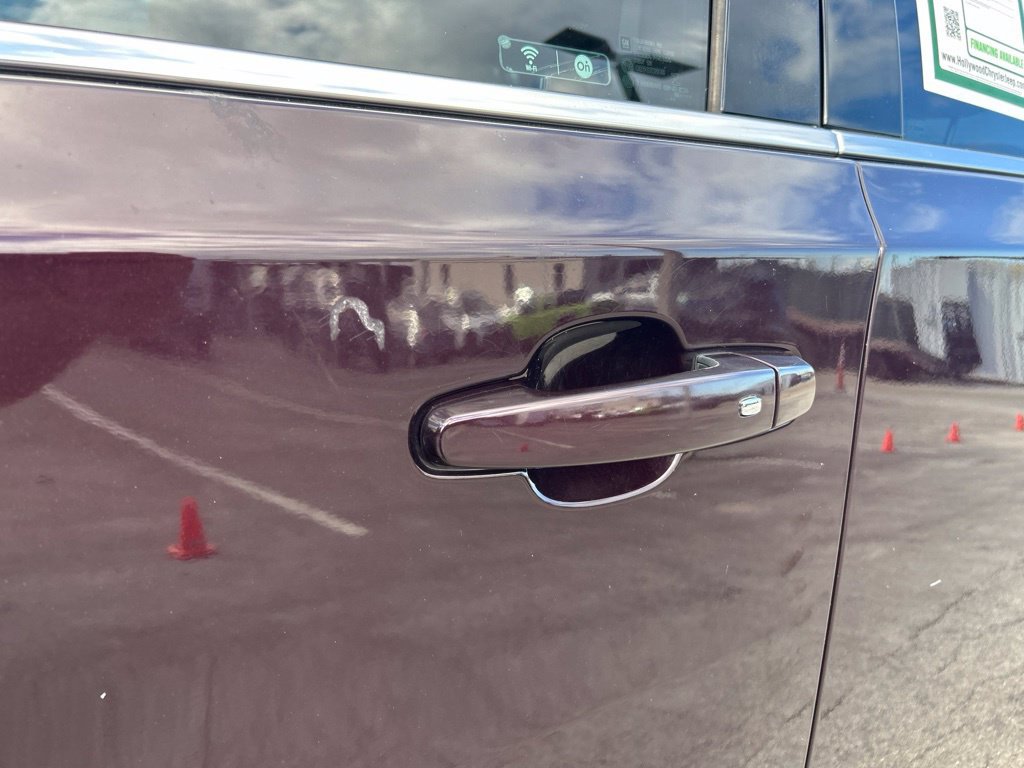Used 2019 Chevrolet Traverse LT FWD image 21