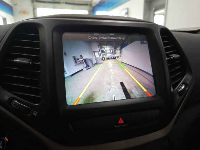 Used 2015 Jeep Cherokee Limited w/ Luxury Group image 22