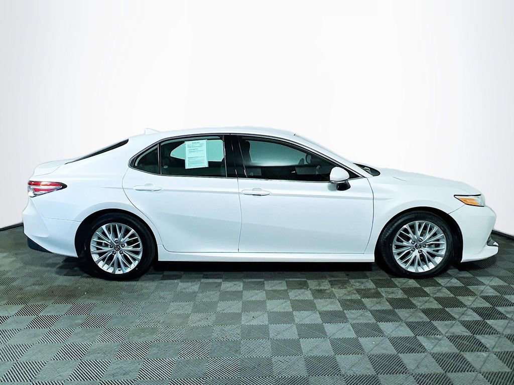 Certified 2019 Toyota Camry XLE FWD image 9