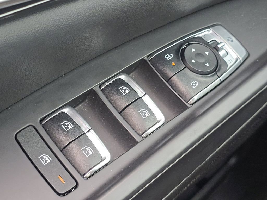 Used 2025 Kia Carnival SX w/ SX Dark Edition Package image 25