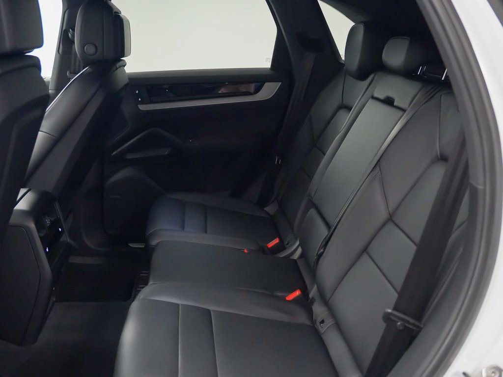Used 2025 Porsche Cayenne image 18