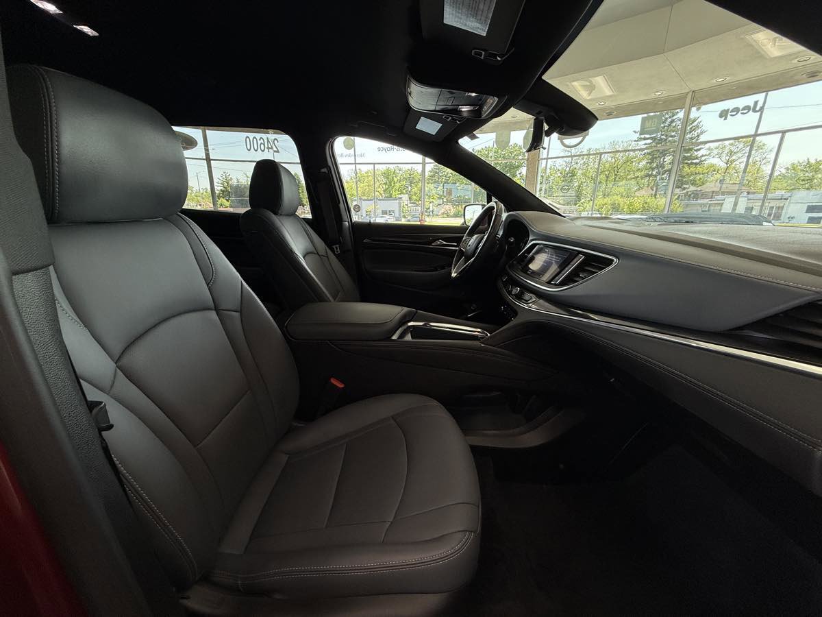 Used 2024 Buick Enclave Premium image 37