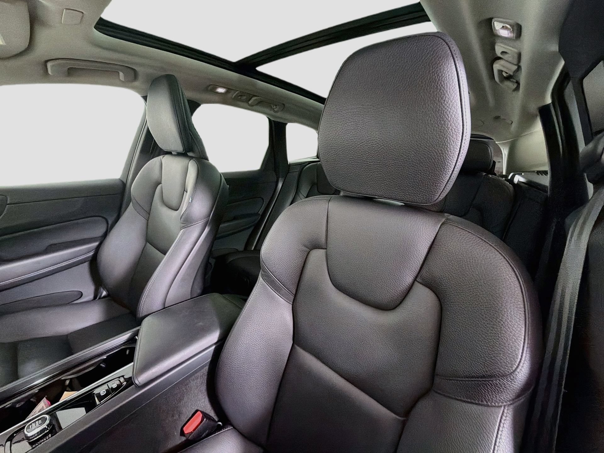 Certified 2023 Volvo XC60 B5 Plus w/ Protection Package Premier FWD image 22