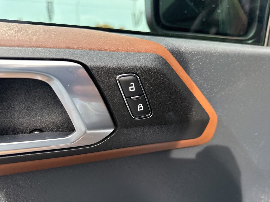 Used 2024 Ford Bronco Outer Banks image 13