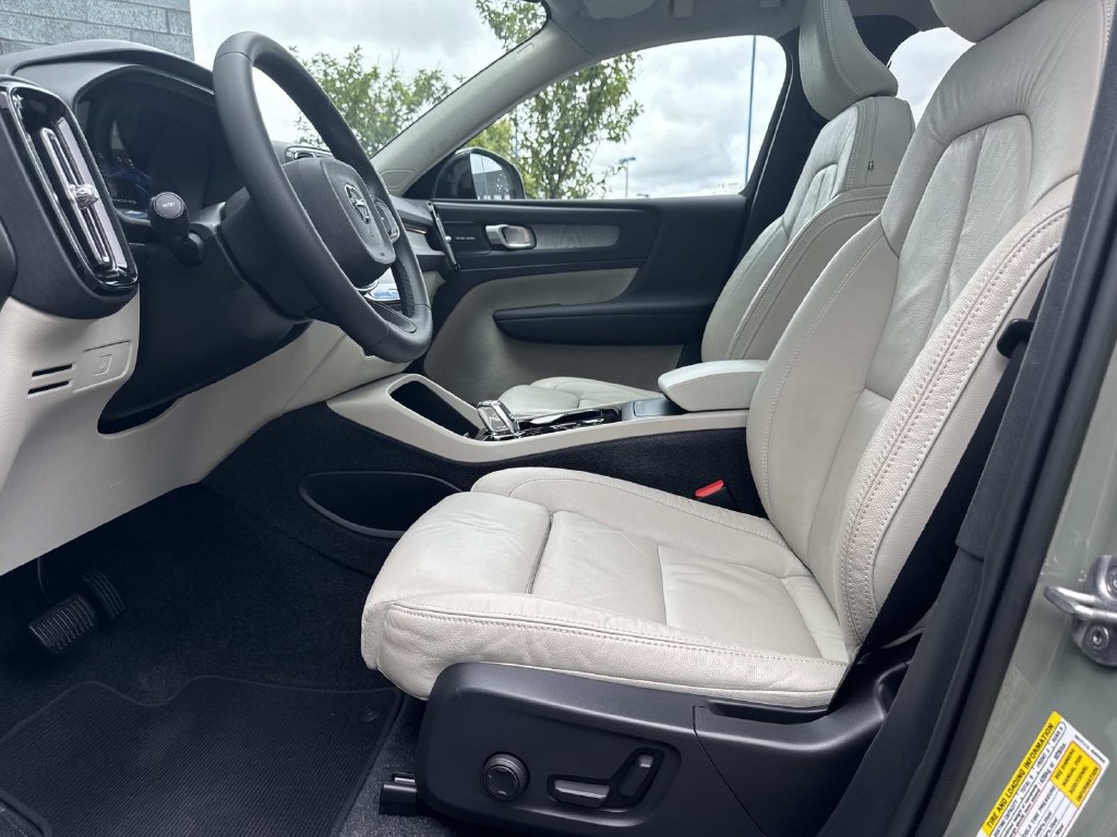Used 2023 Volvo XC40 B5 Ultimate w/ Climate Package AWD/4WD image 19