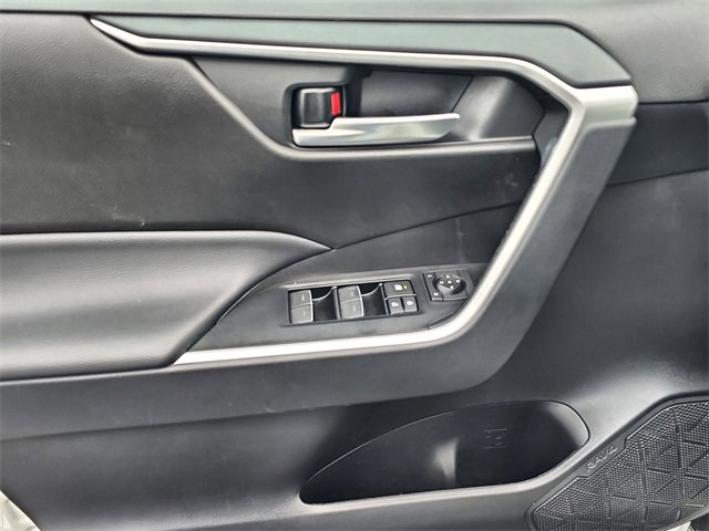 Used 2025 Toyota RAV4 XLE image 18