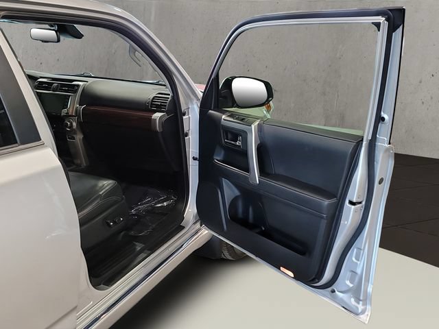 Used 2020 Toyota 4Runner Limited AWD/4WD image 39