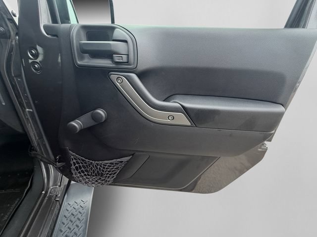 Used 2014 Jeep Wrangler Unlimited Sport w/ Connectivity Group AWD/4WD image 15
