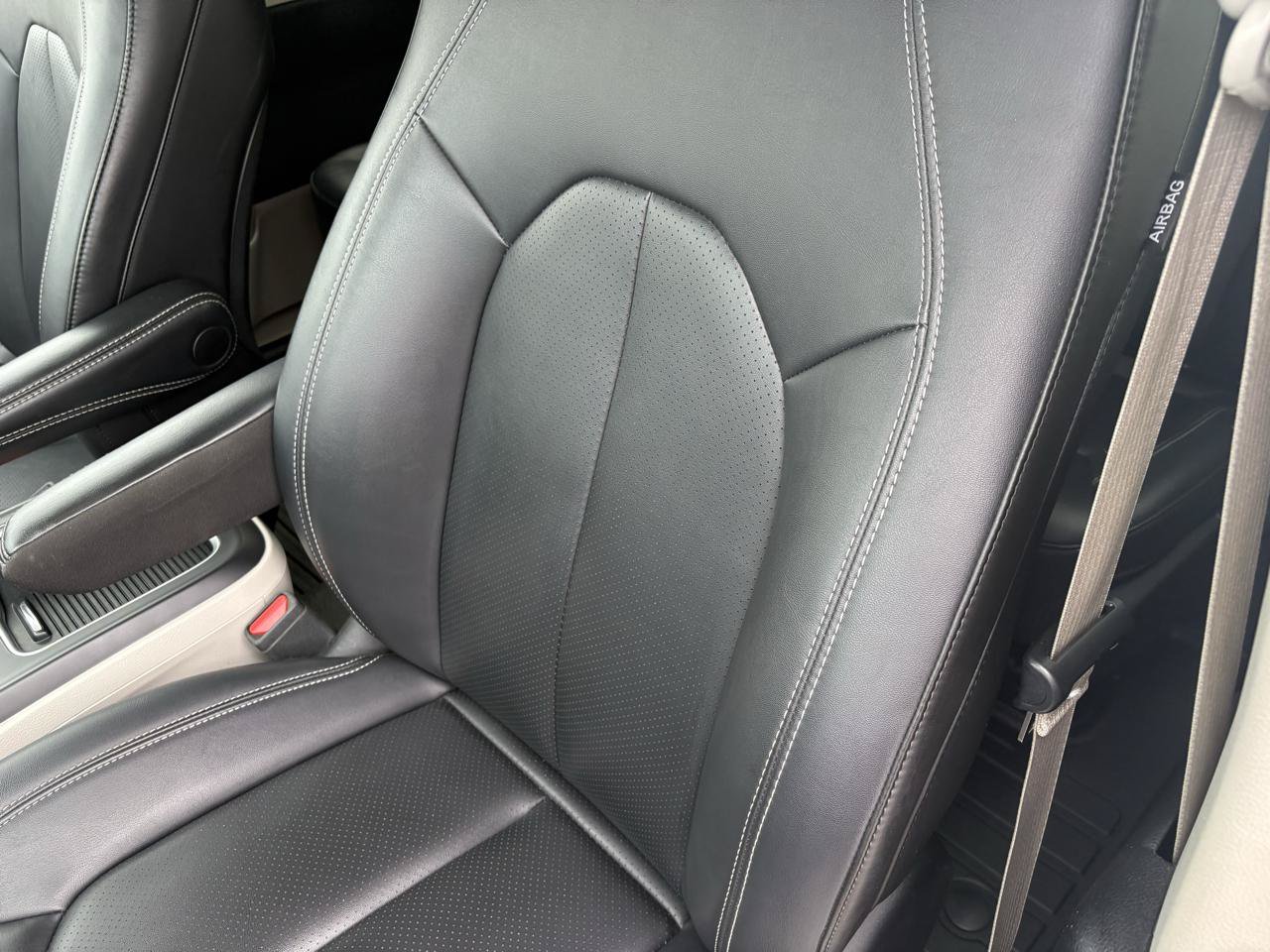 Used 2024 Chrysler Pacifica Limited FWD image 19
