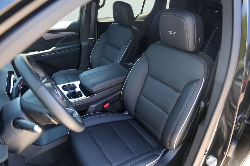 Used 2026 Buick Enclave Sport Touring w/ Power Package FWD image 9