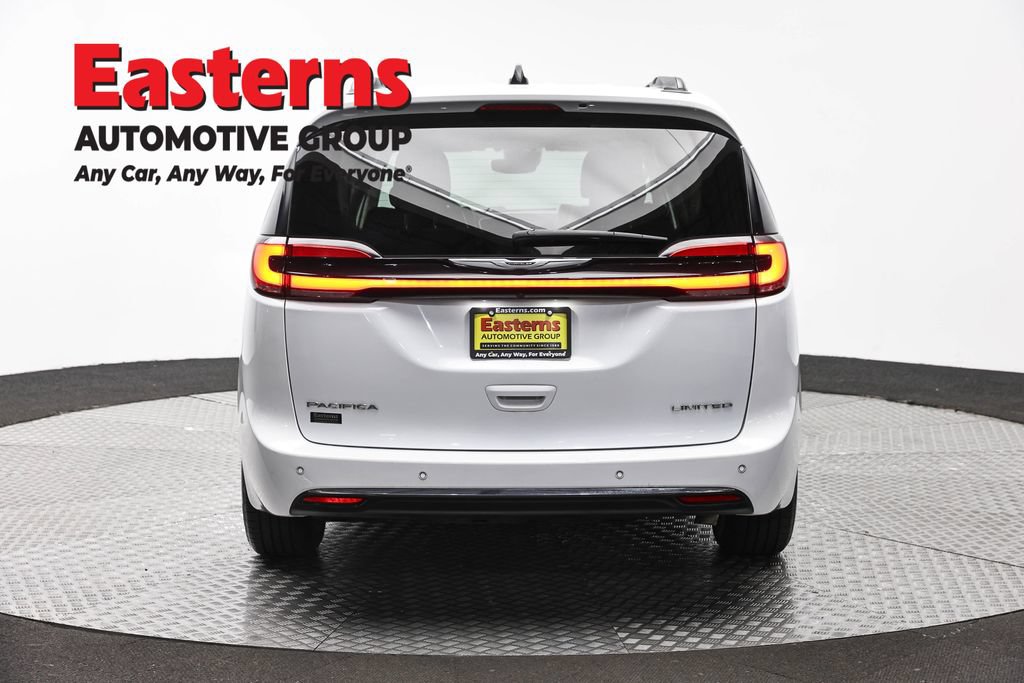 Used 2023 Chrysler Pacifica Limited FWD image 6