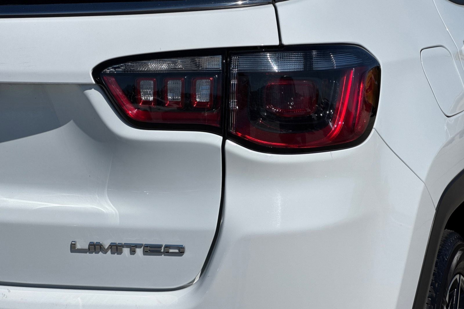 Used 2025 Jeep Compass Limited image 11