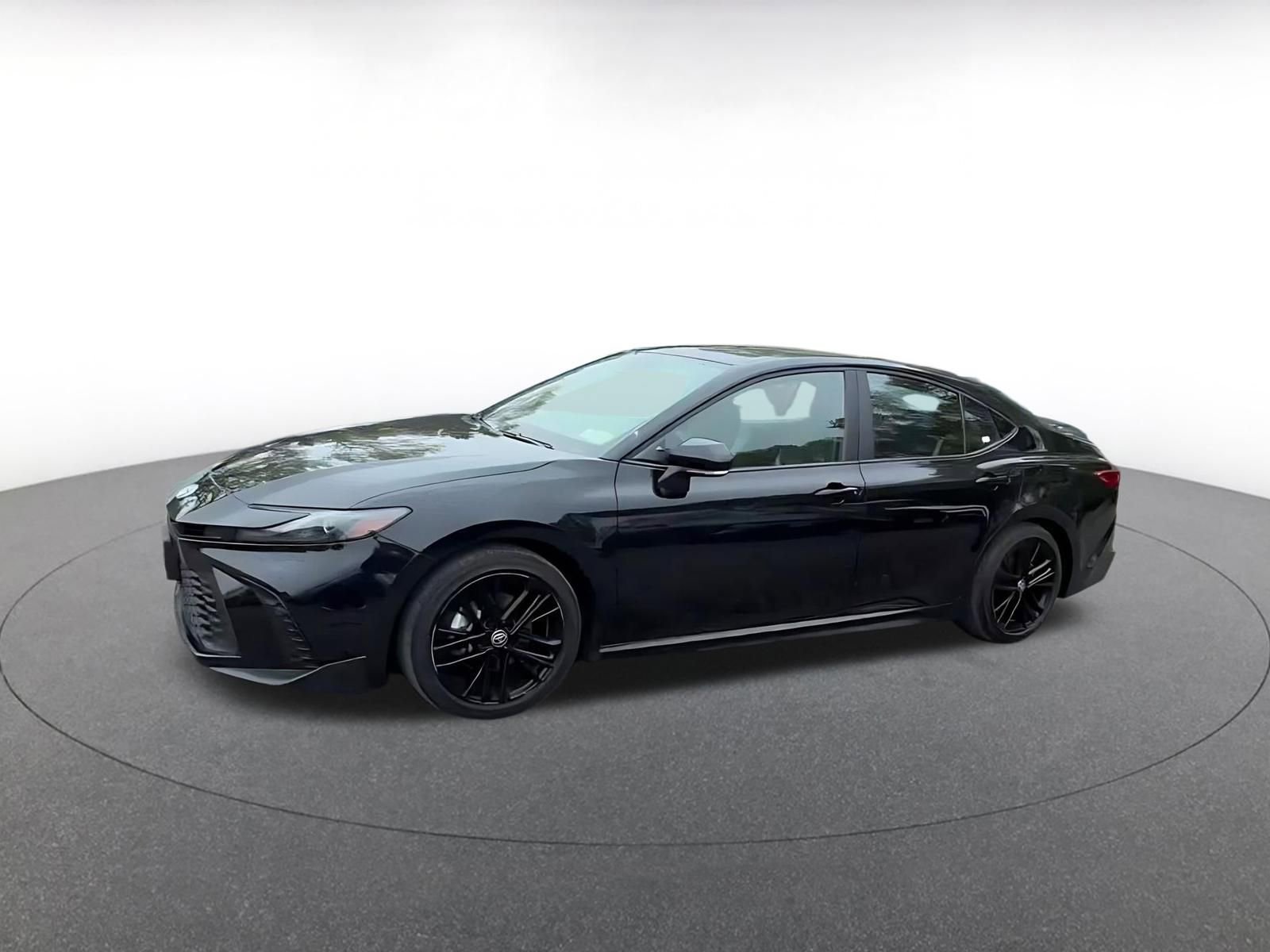 Used 2025 Toyota Camry SE FWD image 8