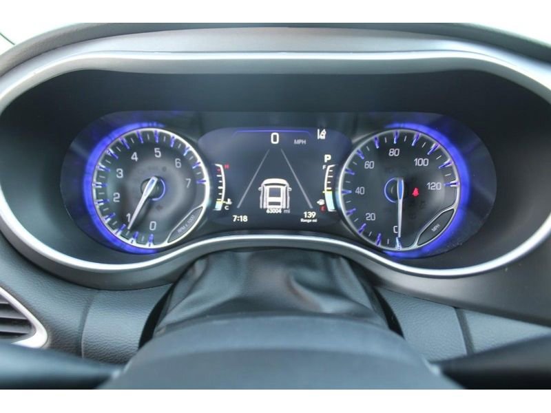 Used 2024 Chrysler Pacifica Touring-L image 23