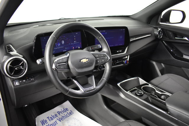 Used 2026 Chevrolet Equinox LT AWD/4WD image 12