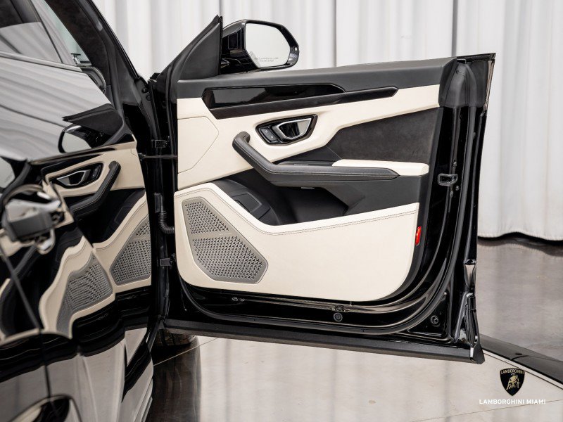 Used 2022 Lamborghini Urus image 37