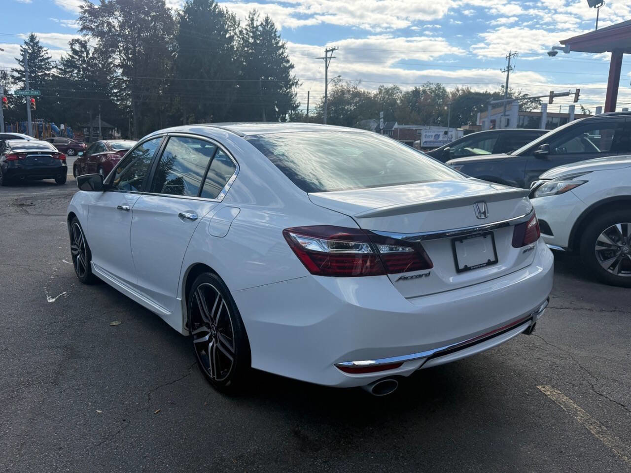 Used 2017 Honda Accord Sport image 2