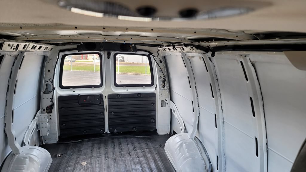 Used 2017 GMC Savana 2500 RWD image 26