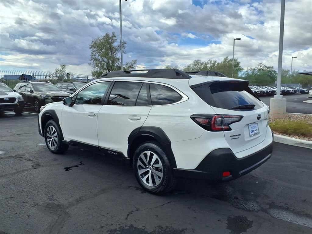 Used 2023 Subaru Outback Premium image 11
