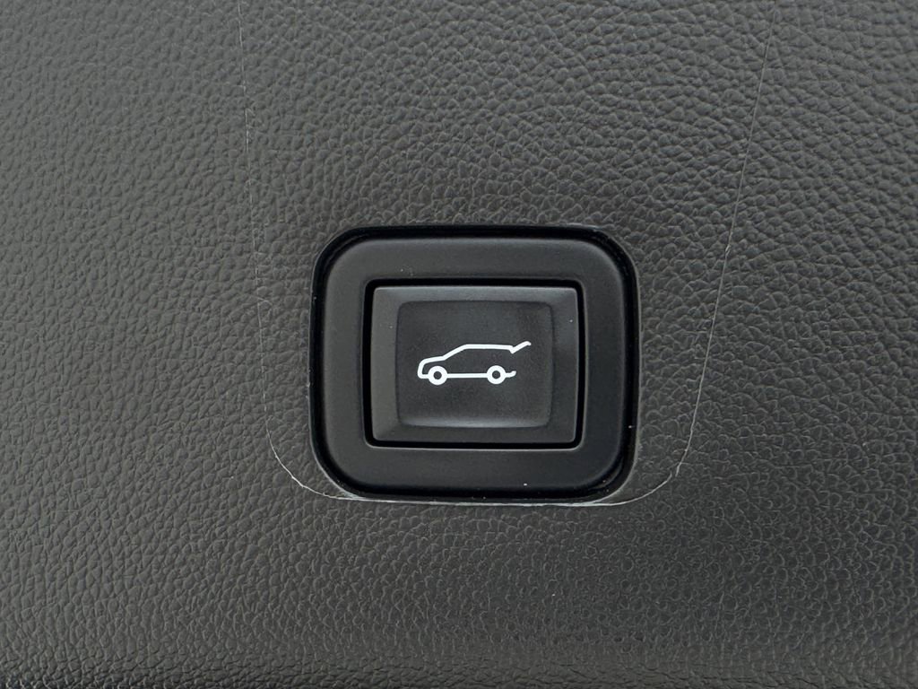 Used 2023 Chevrolet Traverse High Country w/ LPO, Floor Liner Package AWD/4WD image 32
