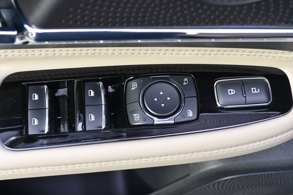 New 2025 Lincoln Corsair Reserve w/ Towing Package image 21