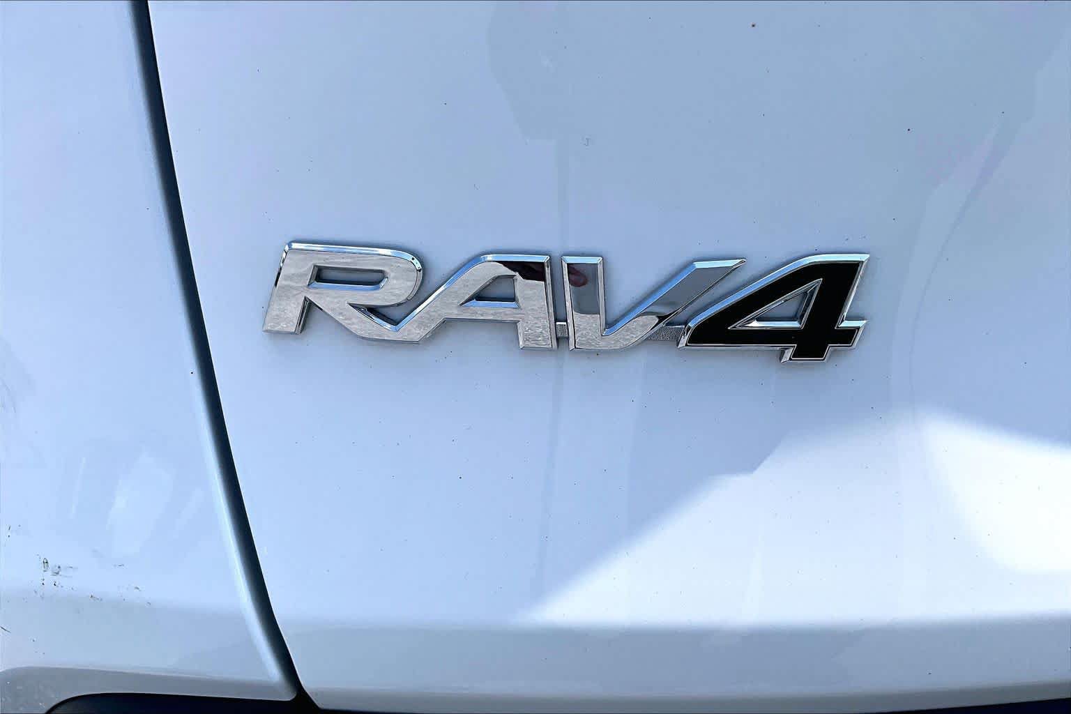 Used 2025 Toyota RAV4 XLE AWD/4WD image 10