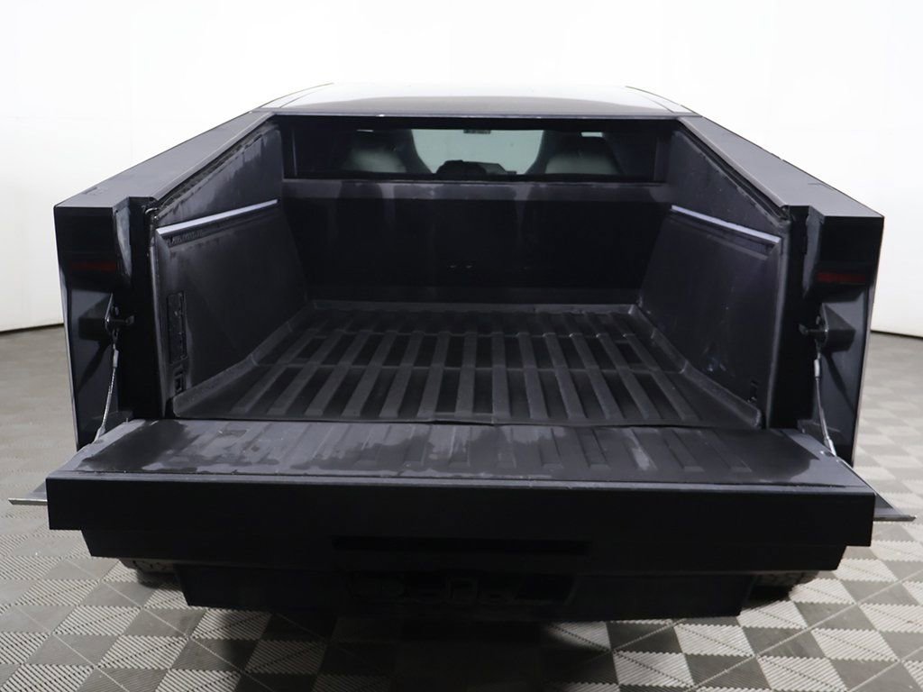 Used 2024 Tesla Cybertruck AWD Crew Cab image 18