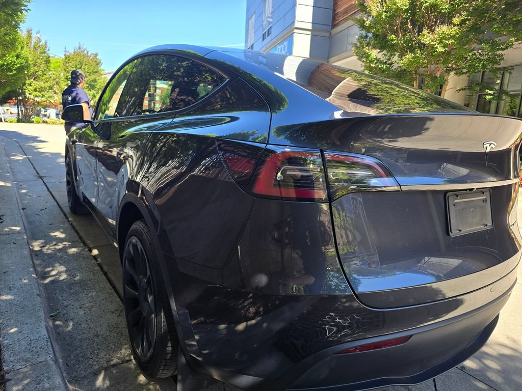 Used 2024 Tesla Model Y Long Range AWD/4WD image 7