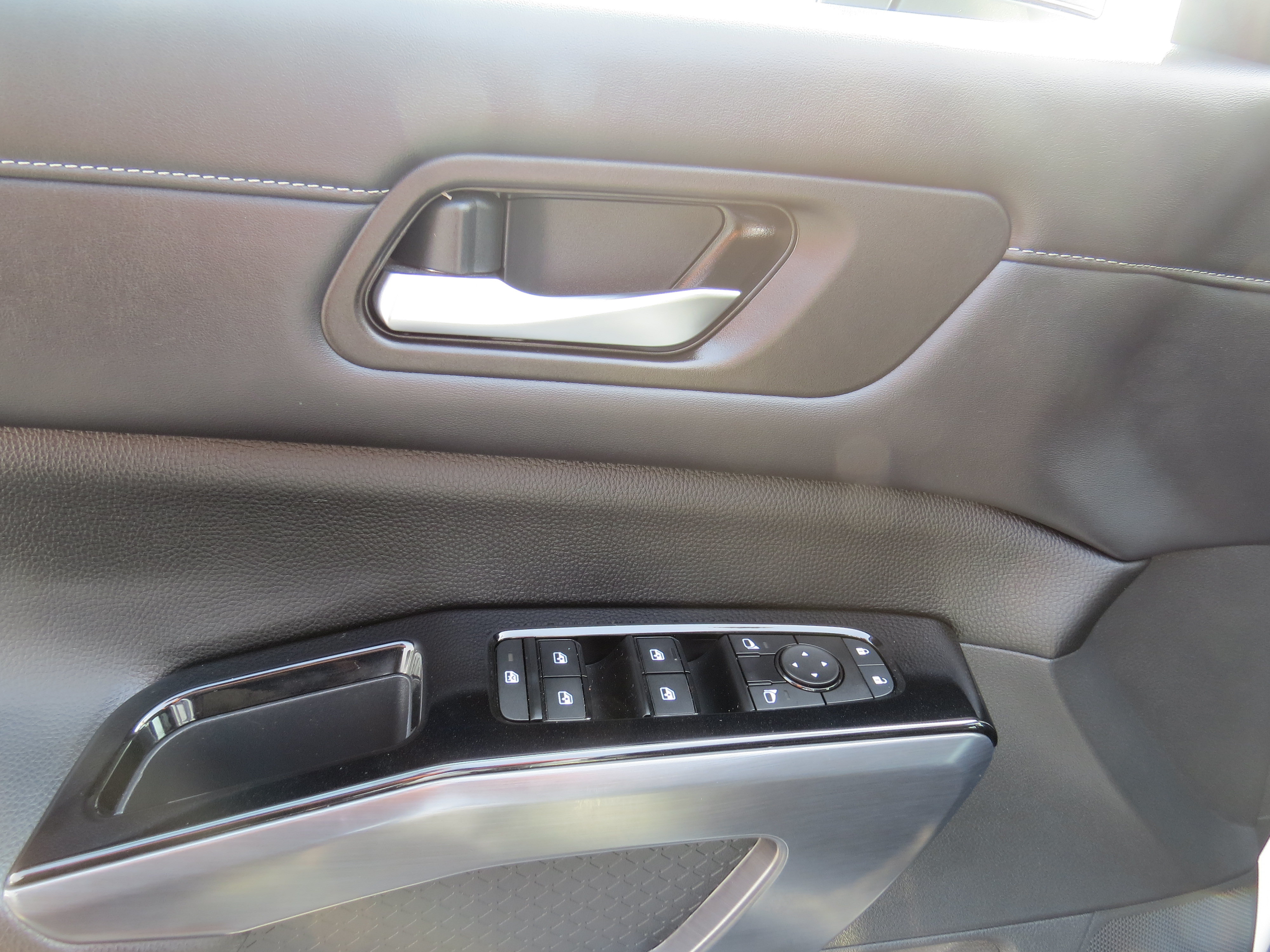 Used 2023 Nissan Pathfinder SL AWD/4WD image 21